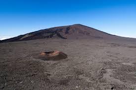 Piton des Neiges et Piton de la Fournaise : Les deux géants de la Réunion